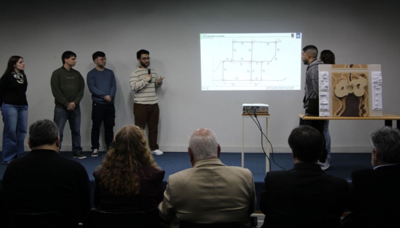 Estudiantes de la UNDAV y la UTN FRA presentaron un proyecto final de carrera conjunto