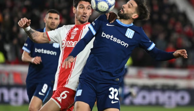Racing profundizó su crisis y cayó 2-1 ante Huracán