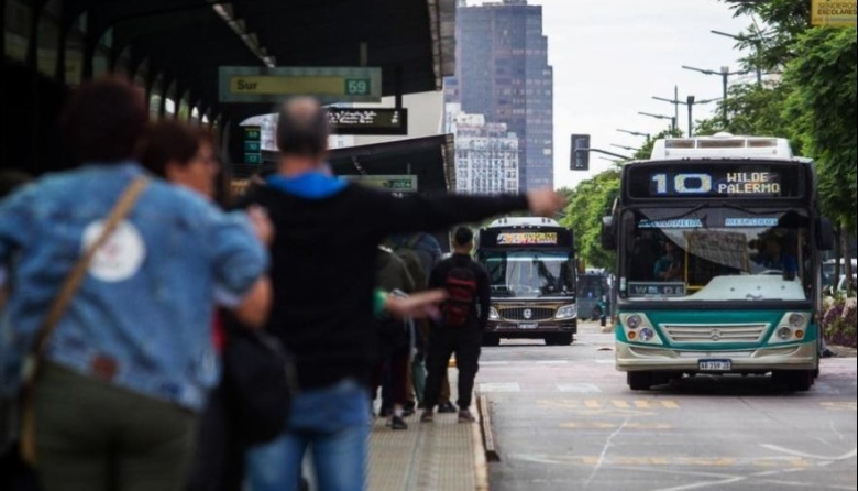 Más de 100 líneas de colectivos reducirán sus frecuencias nocturnas en el AMBA