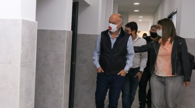 Grindetti recorrió obras en dos escuelas de Lanús