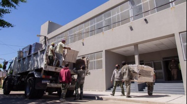 El Municipio de Quilmes equipó con nuevo mobiliario la EP N°46 y la ES N°8 de Don Bosco