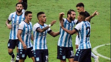 Con polémica sobre el final, Racing venció a Colón y se ilusiona con clasificar a la próxima ronda