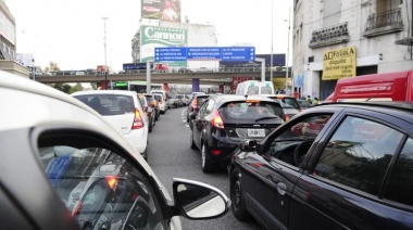 Continúan las demoras en el tránsito por los estrictos controles vehiculares en los accesos a la Ciudad