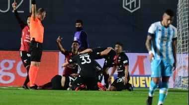 Colón goleó a Racing y se coronó campeón de la Copa Liga Profesional