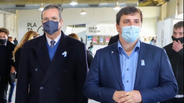 Alejo Chornobroff y Tristán Bauer visitaron vacunatorios de Avellaneda donde se realizaron muestras artísticas
