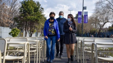 Mayra Mendoza encabezó la presentación del nuevo mobiliario escolar para escuela públicas de Quilmes