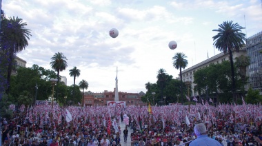 Se realizó en Plaza Mayo un enorme acto internacionalista del MST en el FIT Unidad