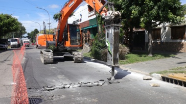 Avanzan los trabajos de pavimentación sobre la Avenida Rivadavia en Valentín Alsina
