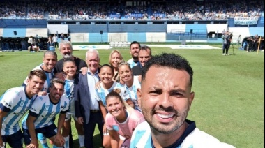 Histórica presentación de los planteles de fútbol femenino y masculino de Racing 