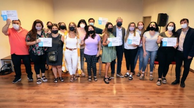 El ministro Ferraresi entregó créditos Casa Propia a familias de Avellaneda