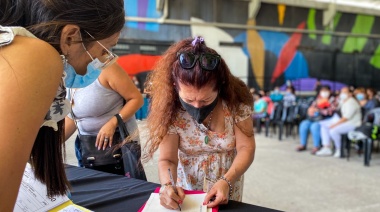 Familias de Avellaneda firmaron las escrituras de sus viviendas