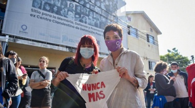 Mayra Mendoza descubrió memorial con fotos de desaparecidos en el ex Pozo de Quilmes