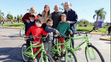 El ministro Ferraresi y Magdalena Sierra entregaron más de 1200 bicicletas a niños de escuelas públicas de Avellaneda