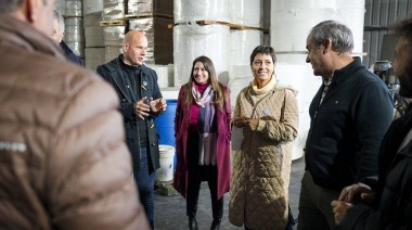 Mayra Mendoza y Guillermo Merediz recorrieron la planta distribuidora de la Empresa Fox Tex SA