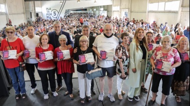 Ferraresi y el presidente del ENACOM entregaron 1500 tablets a adultos mayores de Avellaneda