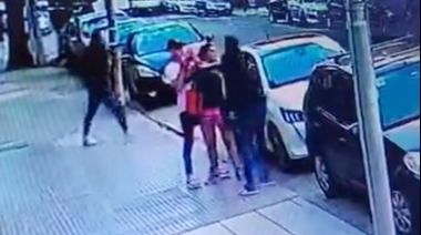 Avellaneda: le robaron el auto a una mujer que trasladaba a cinco niños
