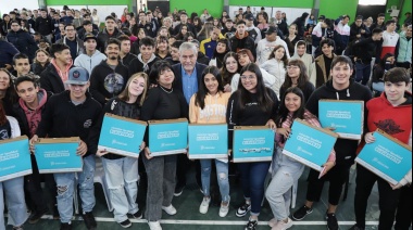 Continúa la entrega de netbooks a estudiantes secundarios de Avellaneda