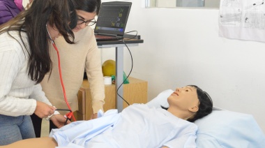 La UNDAV incorporó un muñeco simulador de alta fidelidad para la carrera de Enfermería