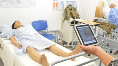 La UNDAV incorporó un muñeco simulador de alta fidelidad para la carrera de Enfermería