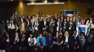 Graduados y graduadas recibieron sus títulos en un nuevo acto de colación de la UNDAV