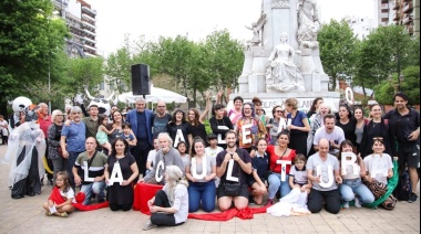 Colectivos culturales realizaron una intervención artística en Plaza Alsina 