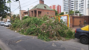 Vecinos de Wilde denuncian que dejaron 300 m³ de basura en una vereda y nadie se hace cargo