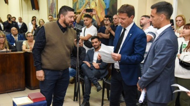 Julián Álvarez acompañó la jura y asunción de concejales y consejeros escolares de Lanús