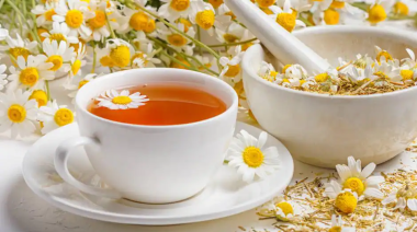 Para qué sirve el té de manzanilla y qué beneficios aporta a la salud