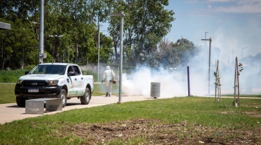 Operativo de fumigación en el Parque de la Ribera