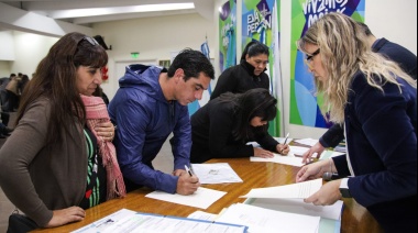 Ferraresi participó de la entrega de 74 escrituras a familias de Avellaneda