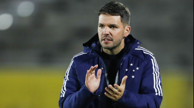 Larcamón suma consensos para ser el nuevo DT de Independiente