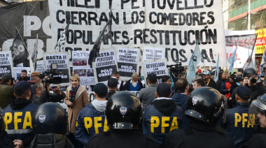 Protesta en el Puente Pueyrredón en reclamo de la entrega de alimentos a comedores