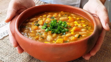 Locro y peña de la Independencia en La Calle Larga