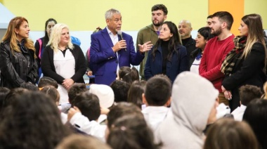 Ferraresi inauguró los comedores de las escuelas primarias Nº 17 y 25