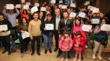 Ferraresi entregó microcréditos por 12 millones de pesos a emprendedores de Avellaneda