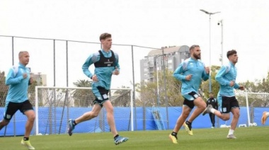 Todavía sin Juanfer, Costas probó línea de cinco antes de Boca