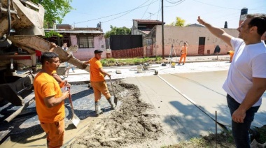 Julián Álvarez recorrió las obras de pavimentación en Monte Chingolo