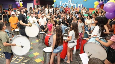 La orquesta “El Docke Musical” celebró su 12º aniversario en Villa Inflamable