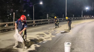 Bomberos de Avellaneda controlaron un derrame de combustible en el Puente Pueyrredón