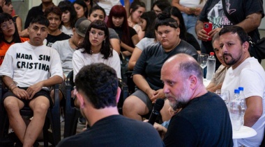 Emmanuel Santalla y Cayetano junto a más de 200 jóvenes conversaron sobre la prevención de adicciones en las apuestas online