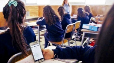 Avanza el proyecto de Santalla para prohibir los celulares en escuelas primarias de PBA