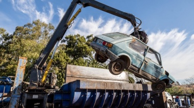 Nueva jornada de compactación de vehículos en Lanús