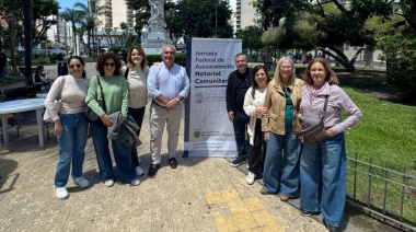 Escribanos de Avellaneda brindaron asesoramiento gratuito en Plaza Alsina