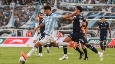 Con uno menos, Racing mostró carácter y sumó un punto en Avellaneda