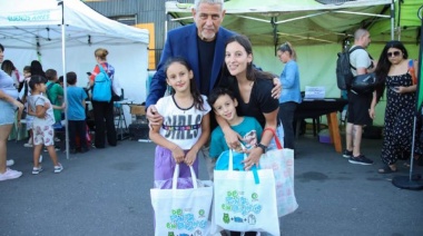 Jorge Ferraresi entregó kits "De Punta En Blanco" en el Parque La Estación