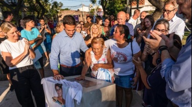 Julián Álvarez y el Presidente del Banco Provincia inauguraron la Plaza "Adela Maciel" de Lanús Oeste