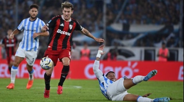 Racing sufrió una derrota 2-0 contra River en Avellaneda y complica su clasificación