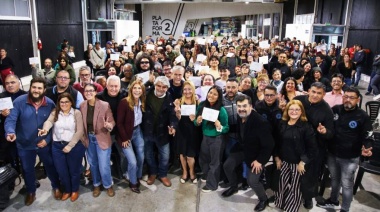 Ferraresi y Correa entregaron certificados de formación laboral en Avellaneda