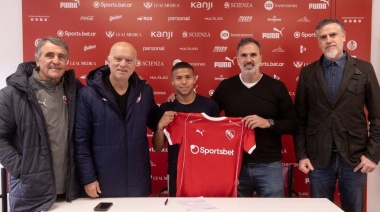 Facundo Valdez firmó su primer contrato profesional con Independiente
