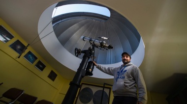 El telescopio “Carl Zeizz” que convirtió a una biblioteca de Lanús en un observatorio astronómico